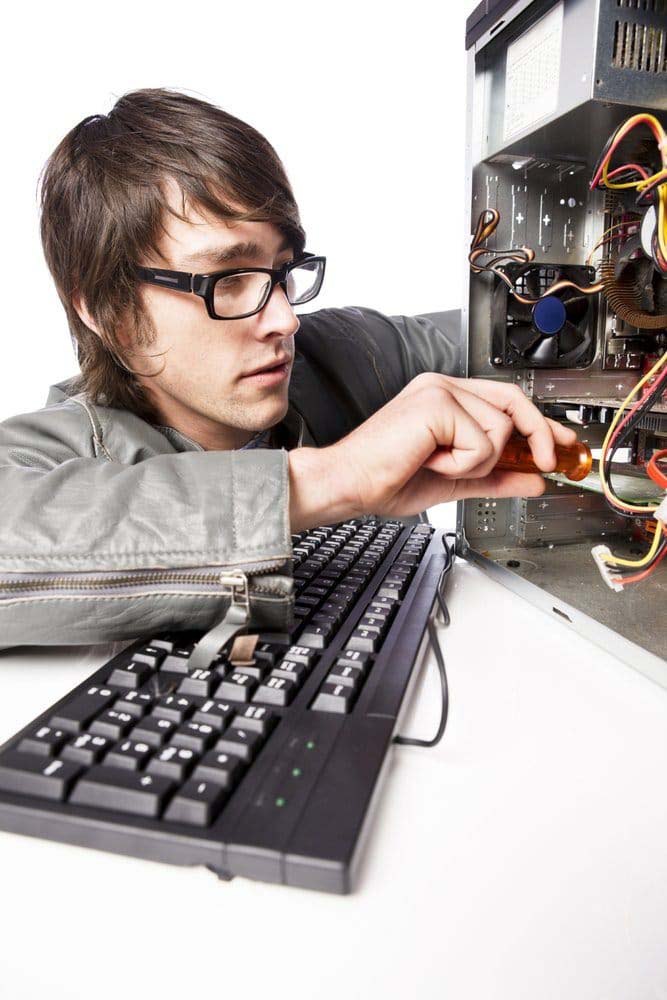 Мастер по ремонту компьютеров в городе Кировск