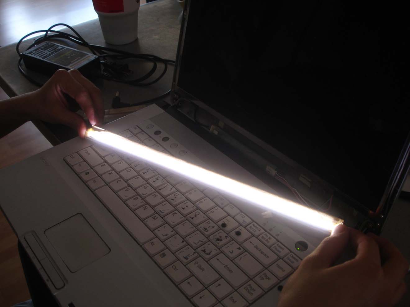 Замена и ремонт подсветки экрана ноутбука в Санкт-Петербурге (СПб)